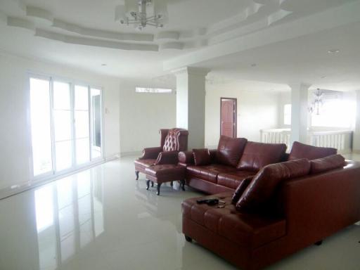 Duplex Penthouse - 4 Bedrooms In Sompong Condo