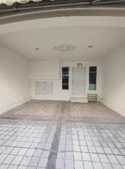 Spacious and empty living room with tiled flooring and decorative ceiling