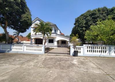 4 Bedroom House For Sale  In Permsub Garden Resort, East Pattaya