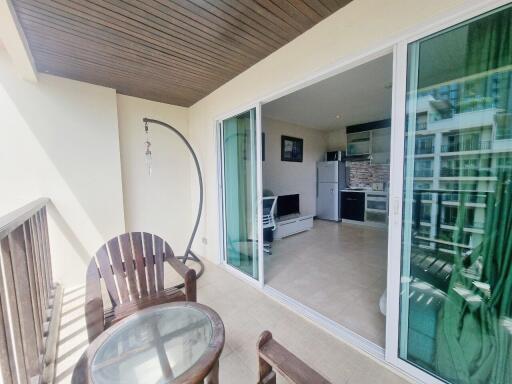 Steps from the beach, this condo is available for sale and rent at an excellent price!!