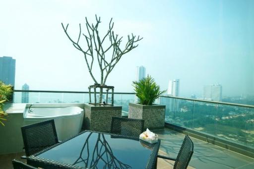 Beautiful Sea View Condo For Sale In Jomtien