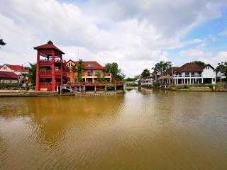 Exclusive Yacht Club House