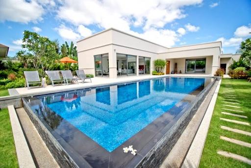 Trendy Pool Villa For Sale In The Vineyard 3