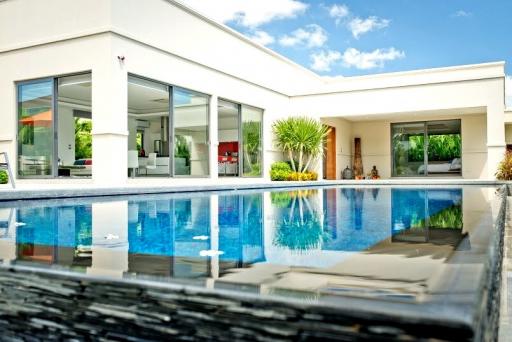 Trendy Pool Villa For Sale In The Vineyard 3