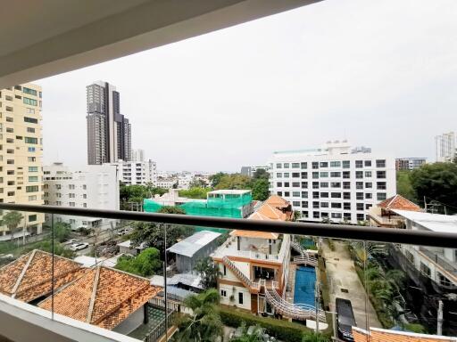 2 Bedroom Condo for sale In Pratumnak