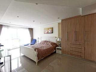 2 Bedroom Condo for sale In Pratumnak