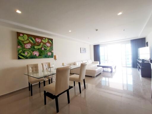 2 Bedroom Condo for sale In Pratumnak