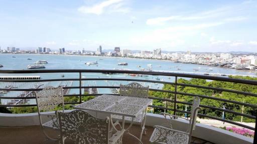 Luxury 4 Bedrooms For Rent In Royal Cliff Condominium Tower