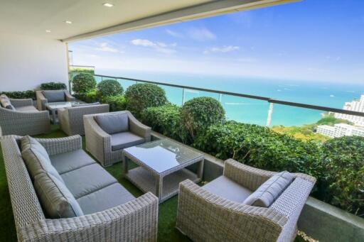 Beautiful Sea View Condo In The Peak Towers  Pratumnak