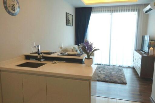 Beautiful Sea View Condo In The Peak Towers  Pratumnak