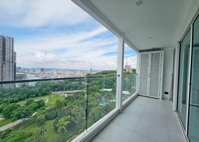 Luxury 3 Bedrooms Condo For Sale In Pratumnak