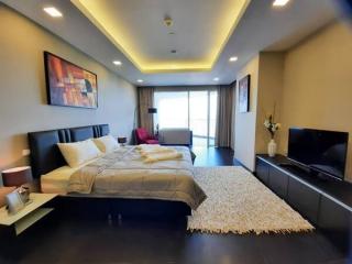 Luxury Living at La Royale Beach, Jomtien Stunning Seaview Condominium