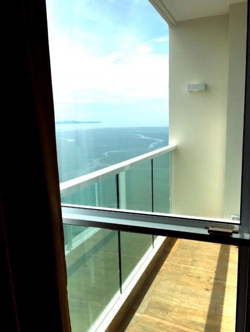 New beachfront condominium in Jomtien