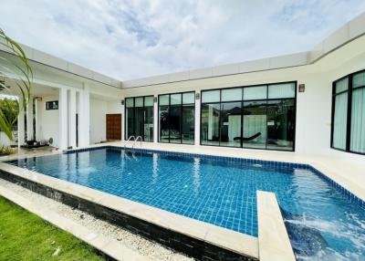 House and commercial Building for sale in East Pattaya