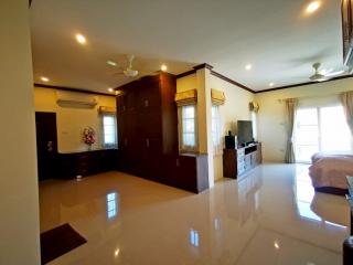 5 Bedrooms House For Sale or Rent in Huay Yai