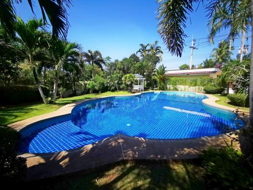 5 Bedrooms House For Sale or Rent in Huay Yai