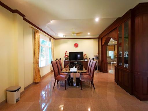 5 Bedrooms House For Sale or Rent in Huay Yai