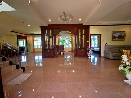 5 Bedrooms House For Sale or Rent in Huay Yai