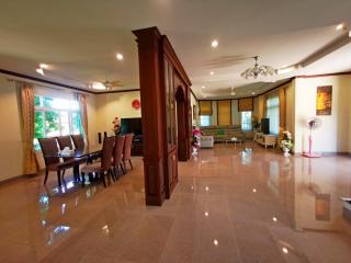 5 Bedrooms House For Sale or Rent in Huay Yai