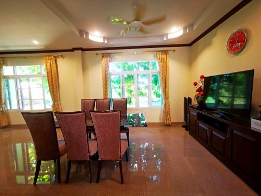 5 Bedrooms House For Sale or Rent in Huay Yai