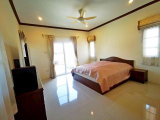 5 Bedrooms House For Sale or Rent in Huay Yai