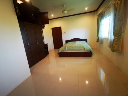 5 Bedrooms House For Sale or Rent in Huay Yai