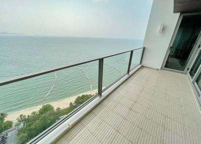 Luxury beachfront condo for Sale in North Point