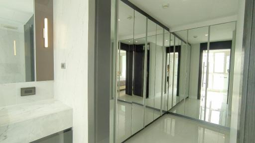 Luxury 3 Bedrooms condo for Sale in Pratumnak