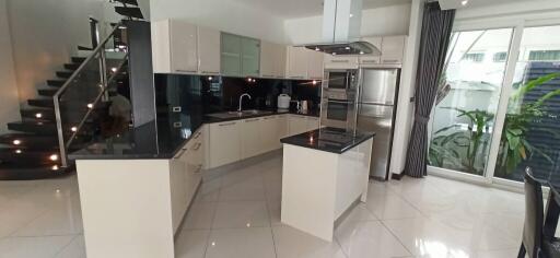 Luxury 4 Bedroom House For Sale in Jomtien