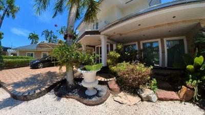 Unique Pool-Villa with Private Mooring Dock