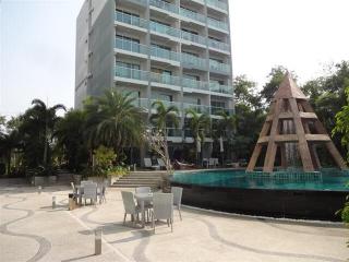 2 bedrooms Condo For Sale at Club Royal