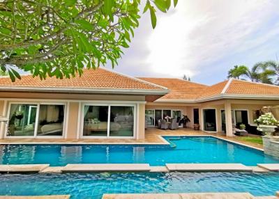 Luxury pool villa For Sale at Sedona Villas Mabprachan