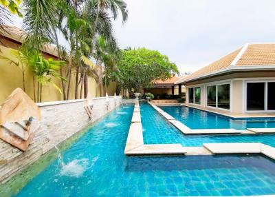 Luxury pool villa For Sale at Sedona Villas Mabprachan