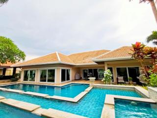 Luxury pool villa For Sale at Sedona Villas Mabprachan