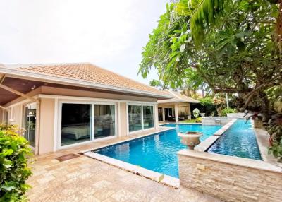 Luxury pool villa For Sale at Sedona Villas Mabprachan