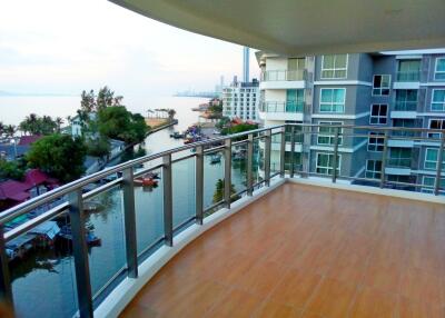 2 bedrooms sea view condo for rent at Whale marina