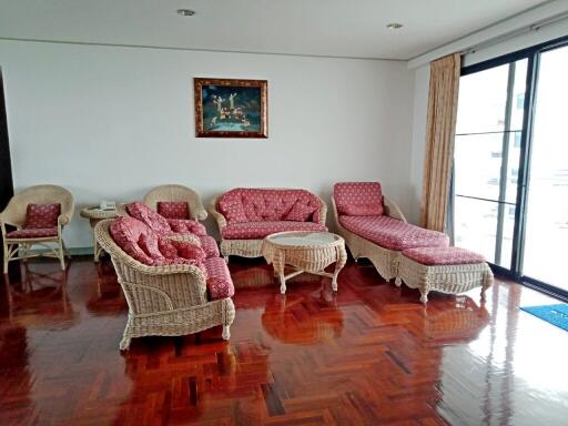 Beachfront condo for sale on Pratumnak Hill