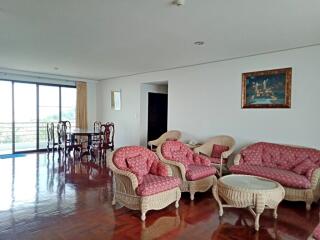 Beachfront condo for sale on Pratumnak Hill