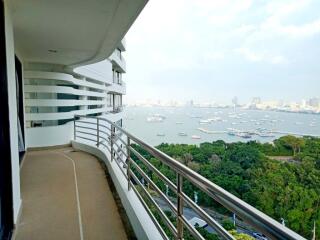 Beachfront condo for sale on Pratumnak Hill