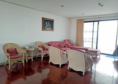 Beachfront condo for sale on Pratumnak Hill