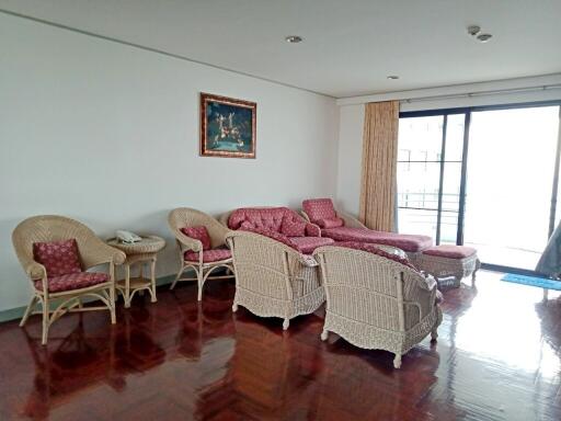 Beachfront condo for sale on Pratumnak Hill