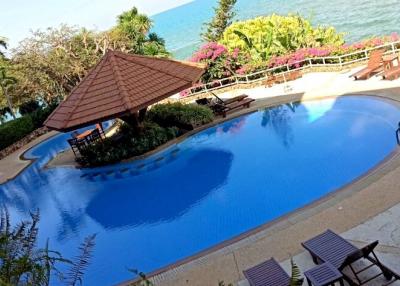 Lovely 3 bedrooms beachfront Condo for sale