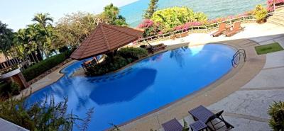 Lovely 3 bedrooms beachfront Condo for sale