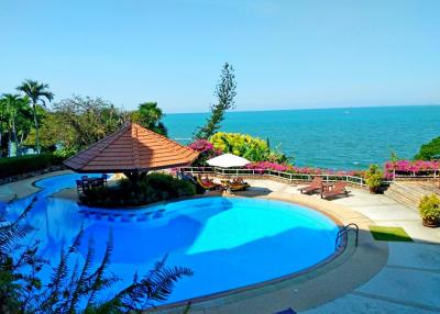 Lovely 3 bedrooms beachfront Condo for sale