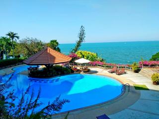 Lovely 3 bedrooms beachfront Condo for sale