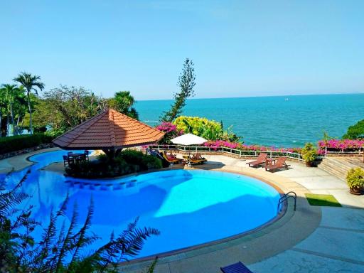 Lovely 3 bedrooms beachfront Condo for sale