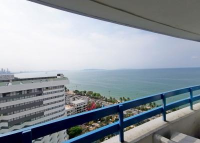 Sea view condo for sale at Jomtien Plaza Condotel