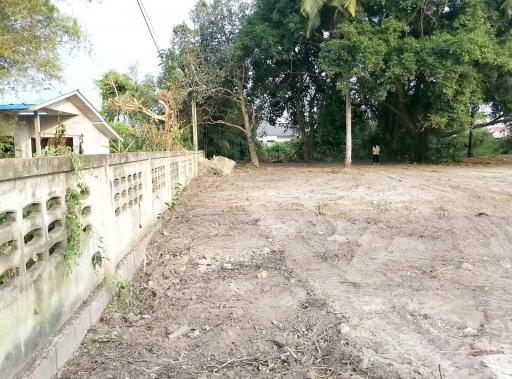 Land 2 Rai for sale Huay yai