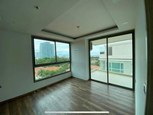 Sea View Condo For sale at The Peak Tower