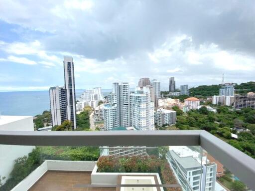 Sea View Condo for sale on Pratumnak Hill